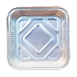 Aluminium foil containers with lids in 3 sizes stacked